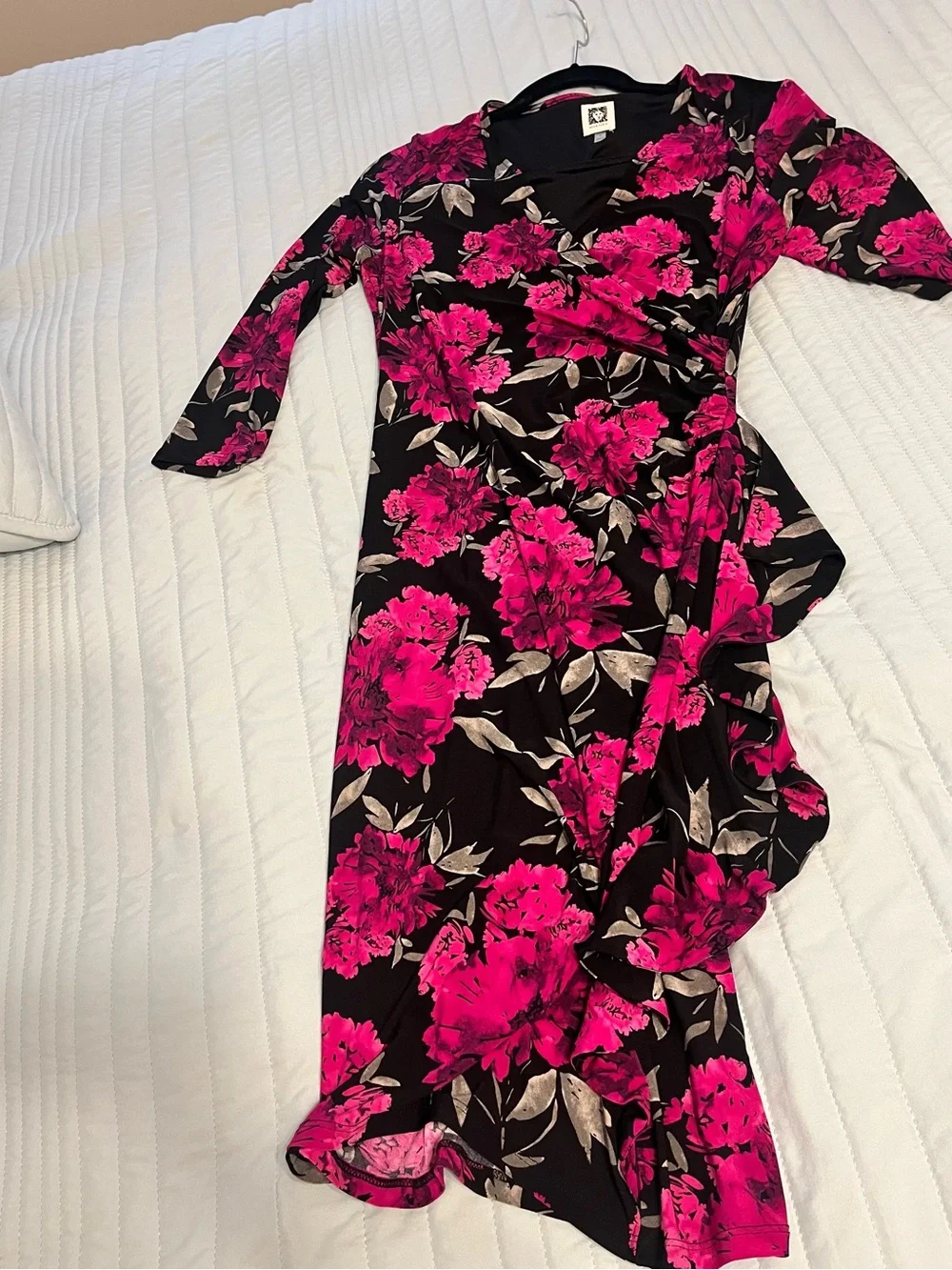 Anne Klein Black & Fuchsia Floral Print. Three quarter length sleeves. Size 4. - Picture 6 of 8